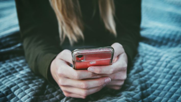 Il legame tra app di dating, ipersessualità e depressione