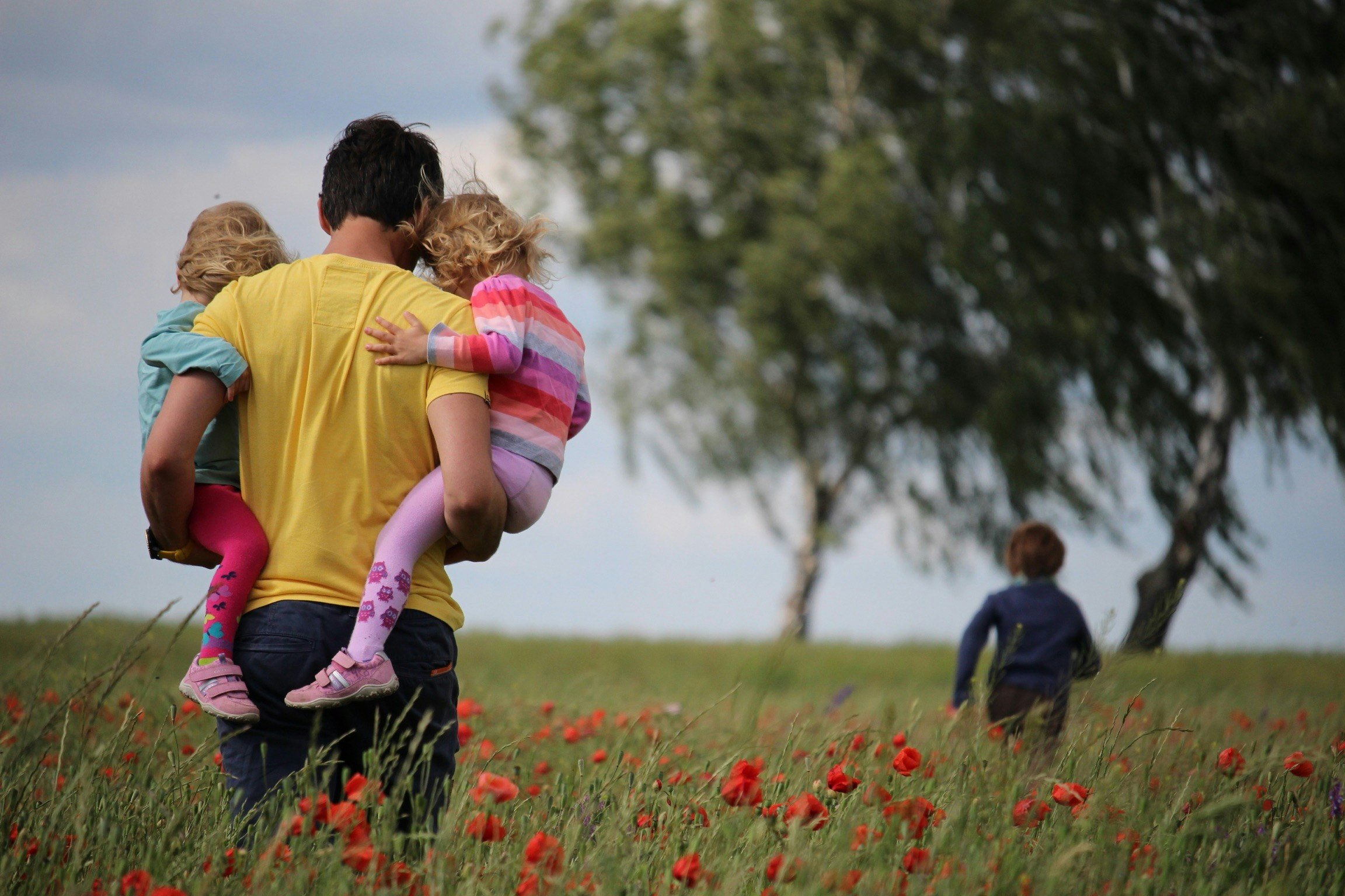 Le donne percepiscono gli uomini come più attraenti se li vedono interagire con dei bambini